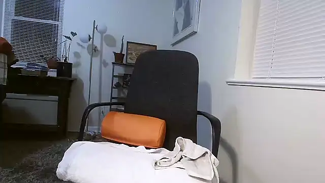 Prolapse Pig online show from 12-21-25, 04:14