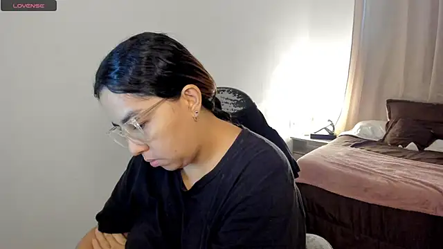 brithany olson25 online show from 12-03-25, 11:53