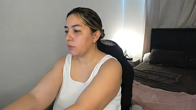 brithany olson25 online show from 04-05-26, 03:08