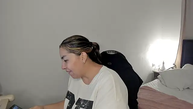 Snapshot of brithany_olson25 chatting on 02-25-26, 12:22 brithany olson25 online show from 02-25-26, 12:22