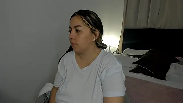 Snapshot of brithany_olson25 chatting on 02-15-26, 05:23 brithany olson25 online show from 02-15-26, 05:23