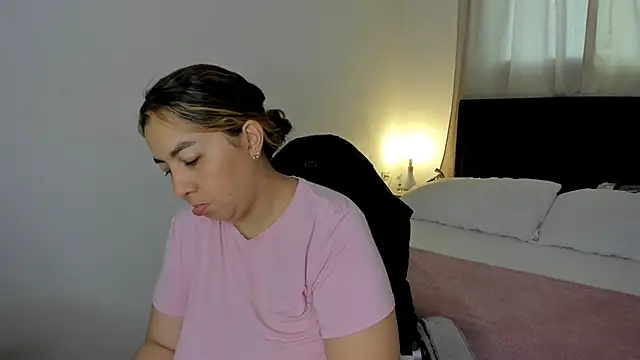 Snapshot of brithany_olson25 chatting on 02-06-26, 12:12 brithany olson25 online show from 02-06-26, 12:12