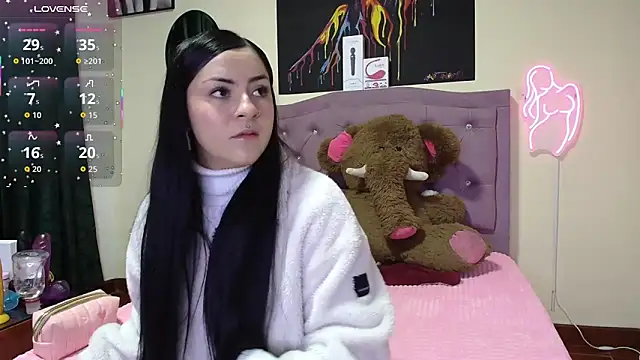 Emmie Hot online show from 03-27-26, 11:55