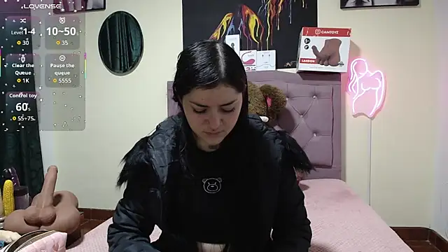 Snapshot of Emmie_Hot chatting on 04-23-26, 10:55 Emmie Hot online show from 04-23-26, 10:55