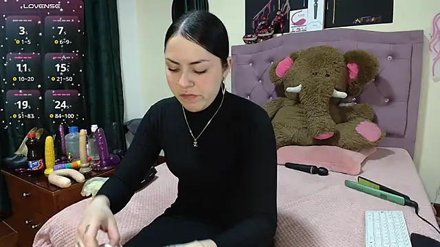 Snapshot of Emmie_Hot chatting on 10-22-25, 12:04 Emmie Hot online show from 10-22-25, 12:04