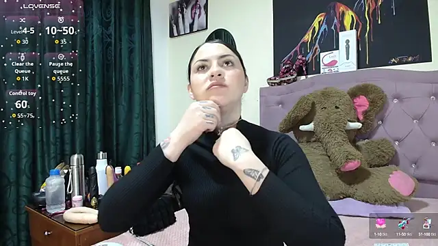 Snapshot of Emmie_Hot chatting on 10-02-25, 12:08 Emmie Hot online show from 10-02-25, 12:08