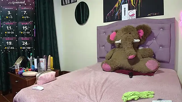 Emmie Hot online show from 04-18-26, 11:12