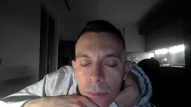 Snapshot of Masterclassyfeet chatting on 03-22-25, 12:49 Masterclassyfeet online show from 03-22-25, 12:49