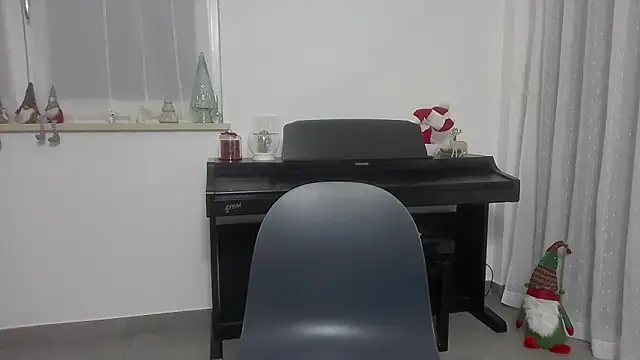 Snapshot of Masterclassyfeet chatting on 12-22-25, 09:48 Masterclassyfeet online show from 12-22-25, 09:48