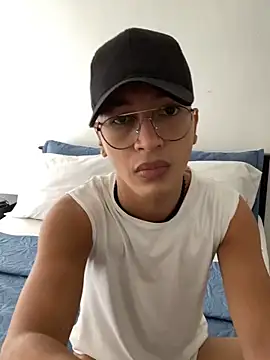 Snapshot of Diegosavage3 chatting on 09-17-25, 06:54 Diegosavage3 online show from 09-17-25, 06:54