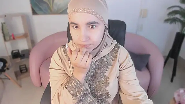 Ayha khalaf online show from 10-22-25, 01:16