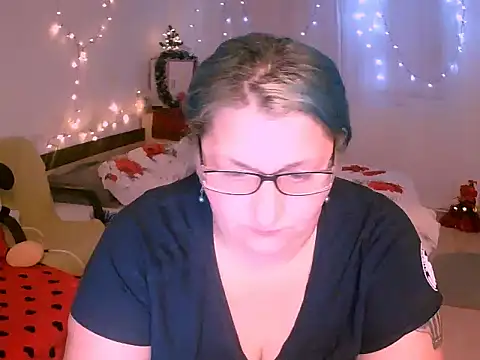 Marryllunax online show from 12-17-25, 07:52