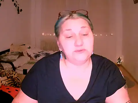 Marryllunax online show from 01-15-26, 07:39