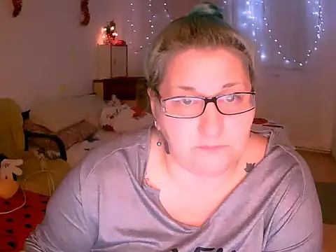 Marryllunax online show from 12-15-25, 07:52