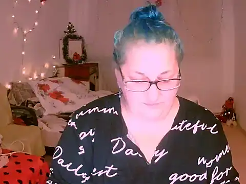 Marryllunax online show from 12-21-25, 06:53