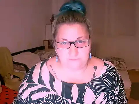 Marryllunax online show from 12-13-25, 08:04