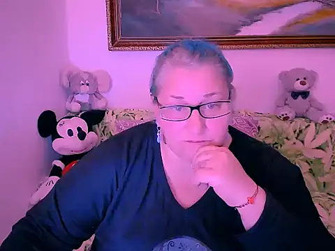 Marryllunax online show from 10-30-25, 03:31