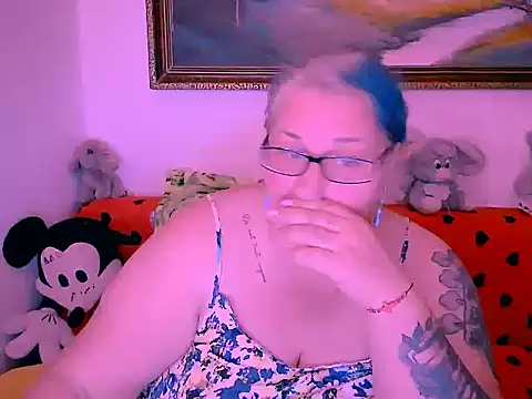 Marryllunax online show from 10-25-25, 06:08