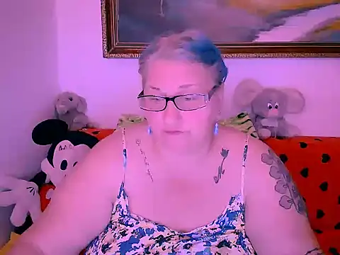 Marryllunax online show from 10-26-25, 05:46