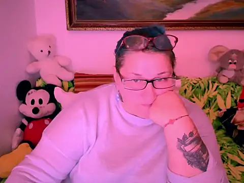 Marryllunax online show from 10-13-25, 05:58