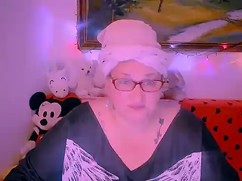 Marryllunax online show from 11-22-25, 08:08