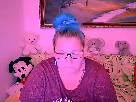 Marryllunax online show from 10-18-25, 07:27