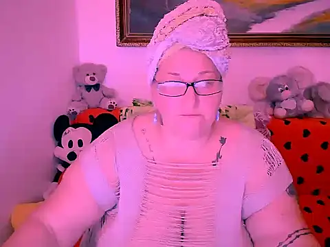 Marryllunax online show from 10-23-25, 07:01