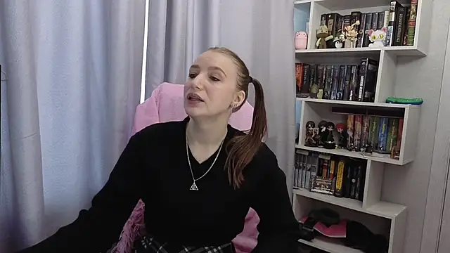 LillyFan-X online show from 09-15-25, 04:24