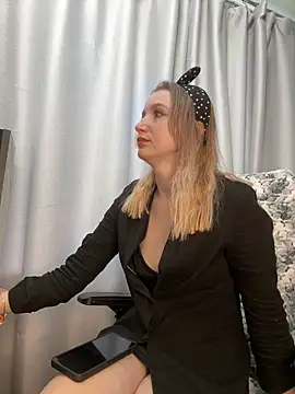 LillyFan-X online show from 06-13-26, 04:43