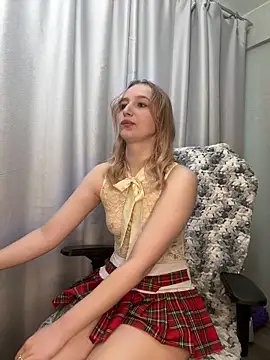 Snapshot of LillyFan-X chatting on 05-30-26, 04:30 LillyFan-X online show from 05-30-26, 04:30