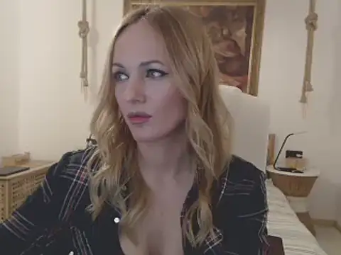 Snapshot of EllyaDiamond chatting on 02-04-25, 01:23 EllyaDiamond online show from 02-04-25, 01:23