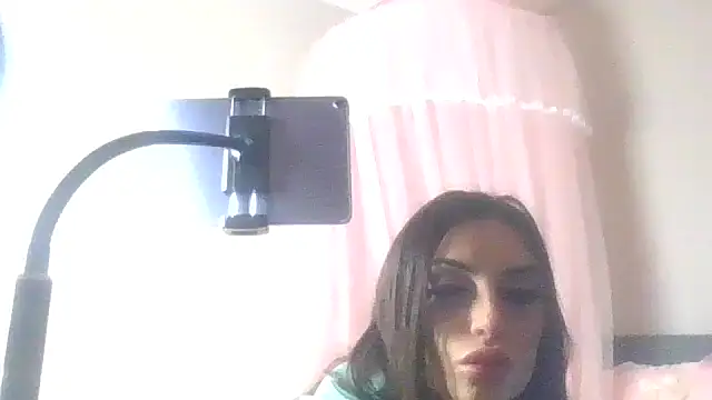 Snapshot of geld_88 chatting on 03-19-25, 02:37 geld 88 online show from 03-19-25, 02:37