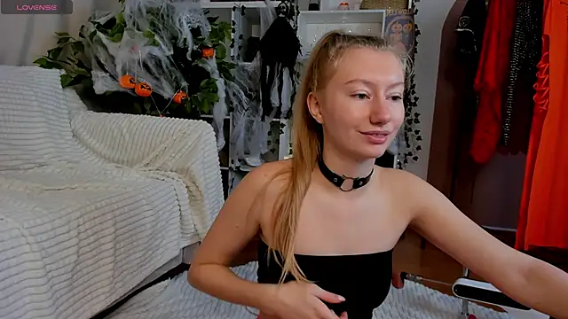 Snapshot of Rachel_Rut chatting on 10-25-25, 04:22 Rachel Rut online show from 10-25-25, 04:22