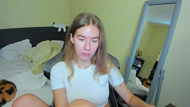 EmilyPaw online show from 09-27-25, 08:53