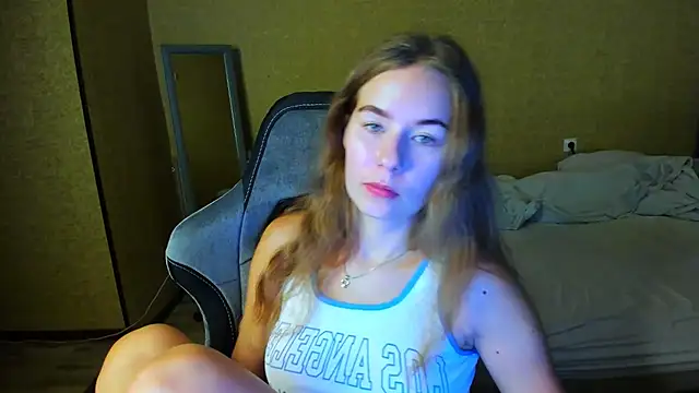 EmilyPaw online show from 07-18-26, 06:27
