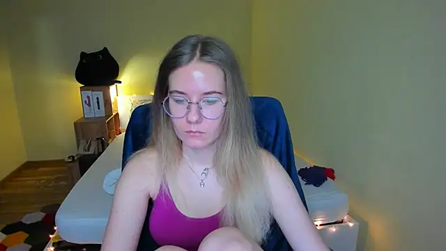 EmilyPaw online show from 02-13-25, 06:26