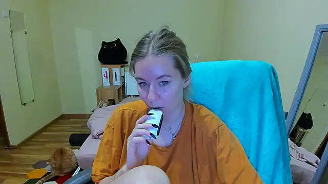 EmilyPaw online show from 02-25-25, 06:01