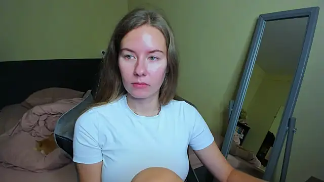 EmilyPaw online show from 10-18-25, 11:01