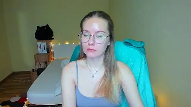 EmilyPaw online show from 02-15-25, 02:37