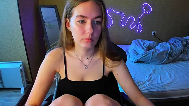 EmilyPaw online show from 05-03-26, 01:58