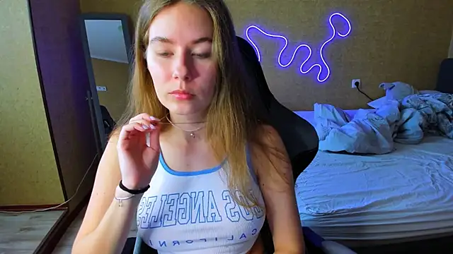 EmilyPaw online show from 05-17-26, 10:04