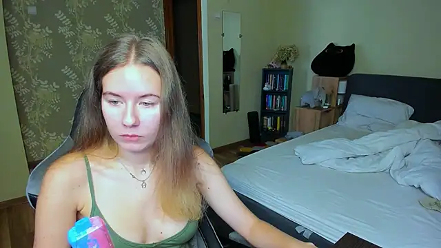 EmilyPaw online show from 10-04-25, 09:00