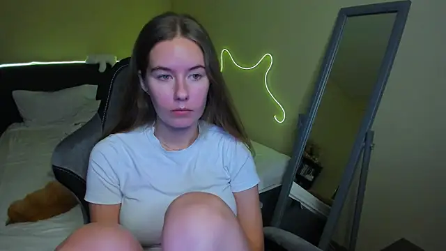 EmilyPaw online show from 11-30-25, 04:30