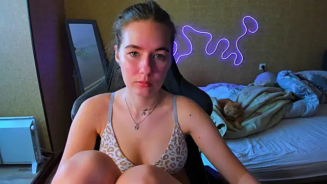 EmilyPaw online show from 05-06-26, 10:08