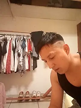 Snapshot of LuisMex1998 chatting on 02-12-26, 01:44 LuisMex1998 online show from 02-12-26, 01:44