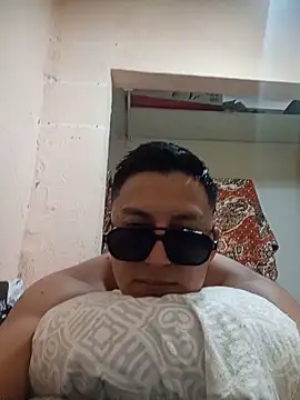Snapshot of LuisMex1998 chatting on 06-02-26, 08:31 LuisMex1998 online show from 06-02-26, 08:31