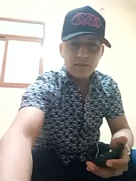 Snapshot of LuisMex1998 chatting on 01-12-26, 01:23 LuisMex1998 online show from 01-12-26, 01:23