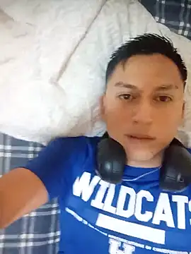 Snapshot of LuisMex1998 chatting on 05-31-26, 01:44 LuisMex1998 online show from 05-31-26, 01:44
