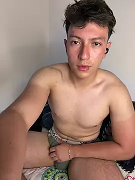 Snapshot of Amon__ashford chatting on 02-19-25, 03:39 Amon ashford online show from 02-19-25, 03:39