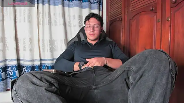 Snapshot of Amon__ashford chatting on 02-12-26, 03:28 Amon ashford online show from 02-12-26, 03:28